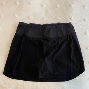 Athleta RUN WITH IT SKORT, Medium, black